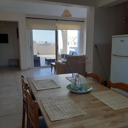 Penthouse In Tersefanou Apartment
